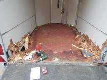 Bodenkontrolle Pferdeanhänger